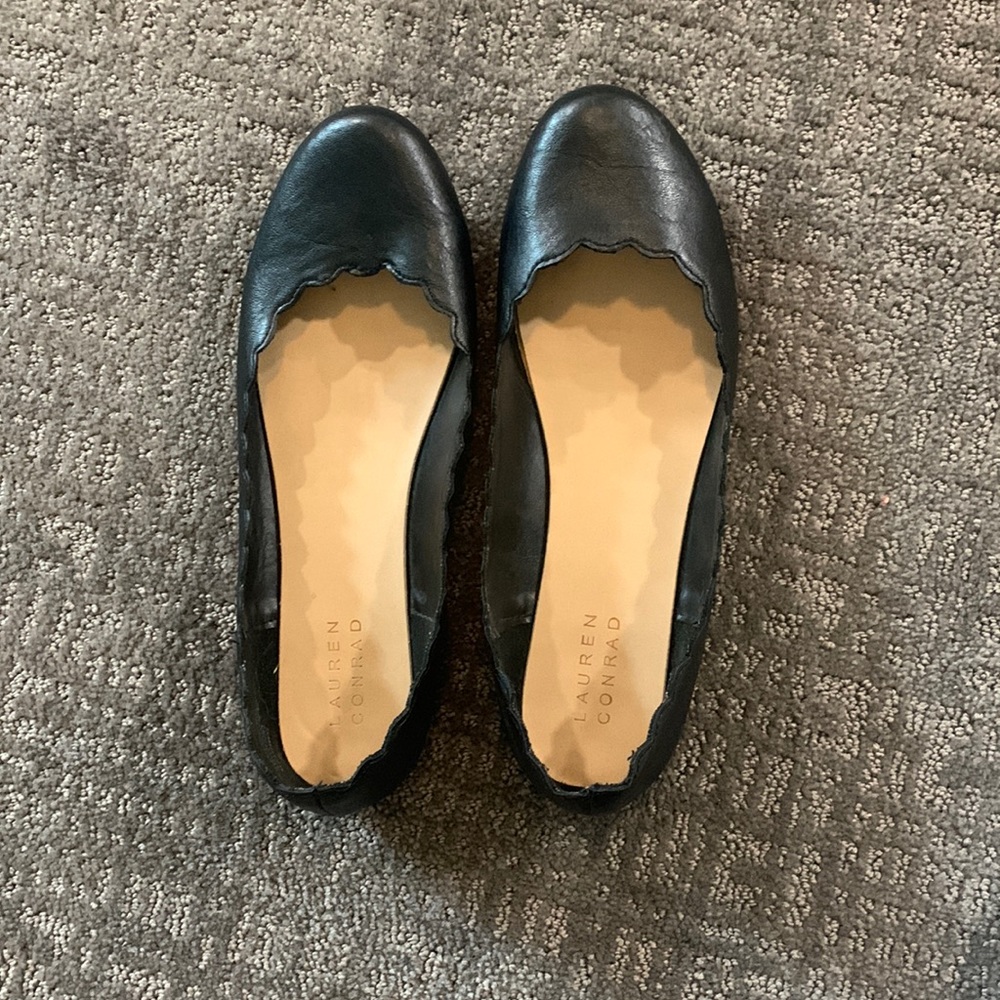 Lauren Conrad size 9 black scallop edged flats